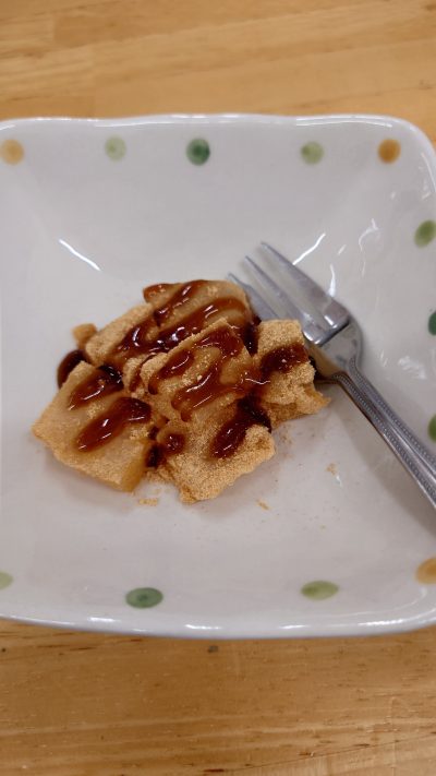黄色い粉に黒いのかけちゃお～♪