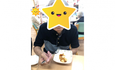 黄色い粉に黒いのかけちゃお～♪