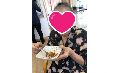 黄色い粉に黒いのかけちゃお～♪